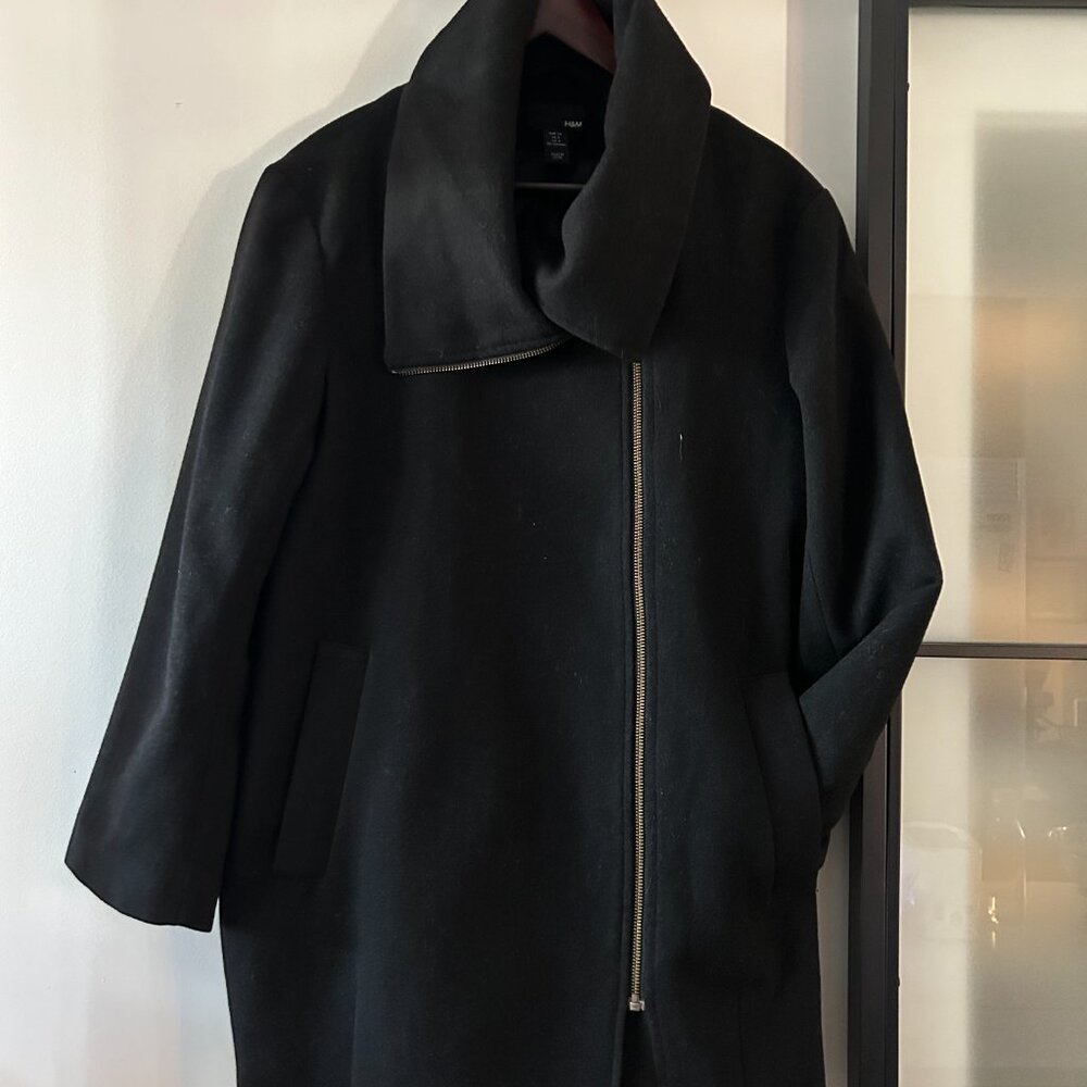 H&M Black Wool Coat with Large Collar - Size M/L - Great Condition